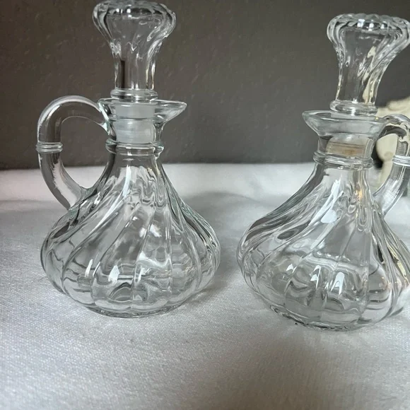 Vintage 1950's Anchor Hocking 4" Clear Glass Oil/Vinegar Cruet Bottles w Stopper - Picture 6 of 9